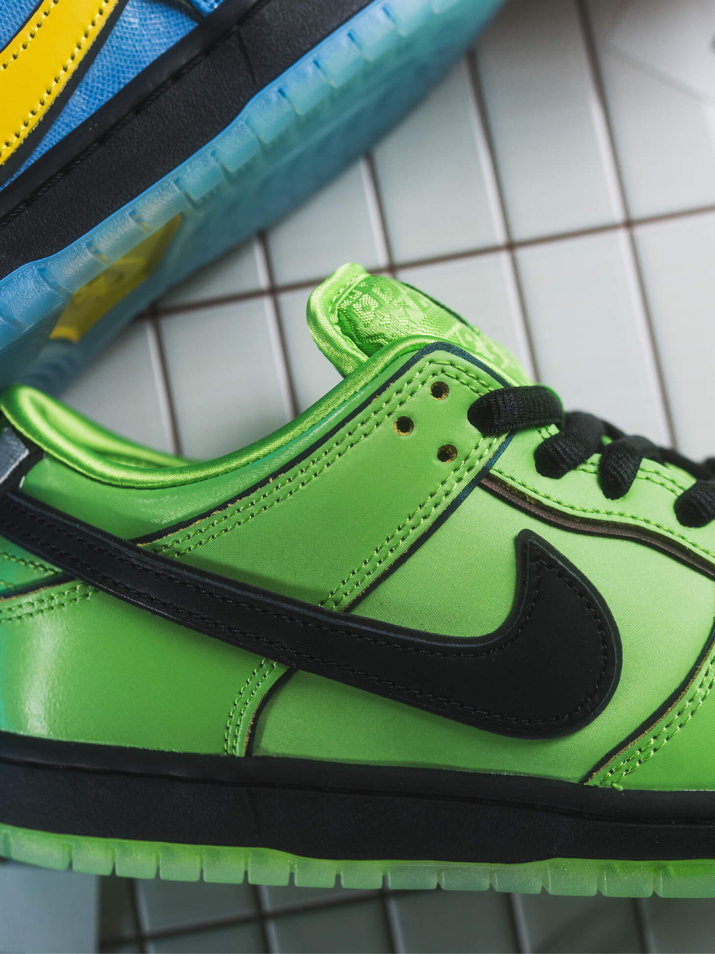 NIKE SB DUNK LOW X POWERPUFF GIRLS